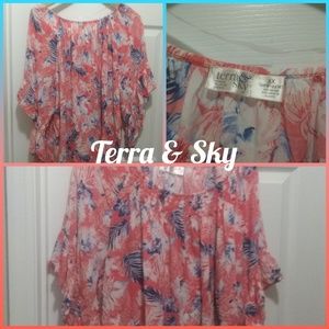 ⭐Terra and Sky size 2x floral blouse.
